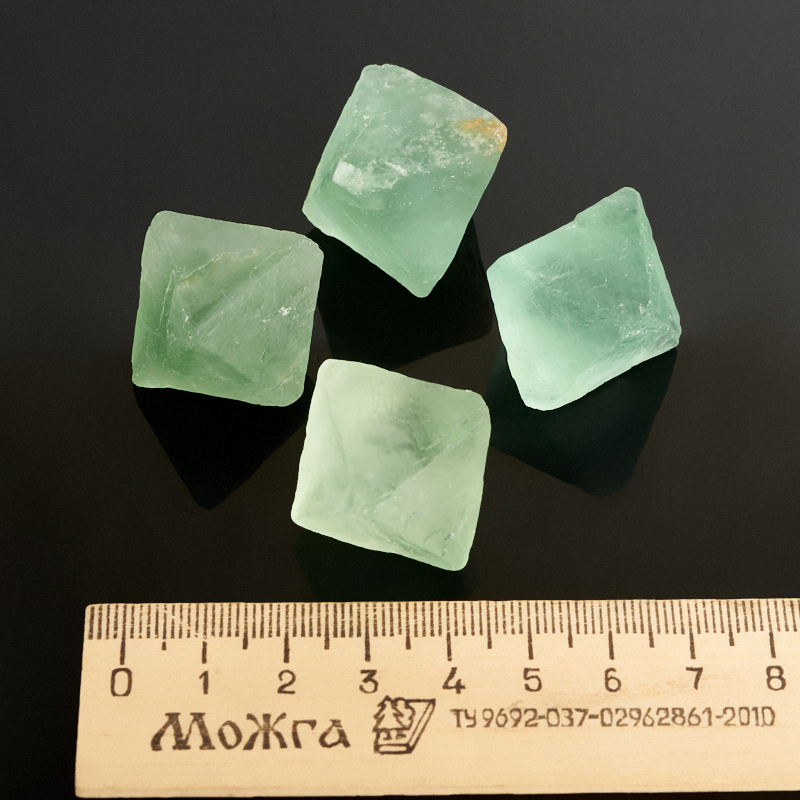 Образец флюорит зеленый Китай XS (3-4 см) (1 шт)