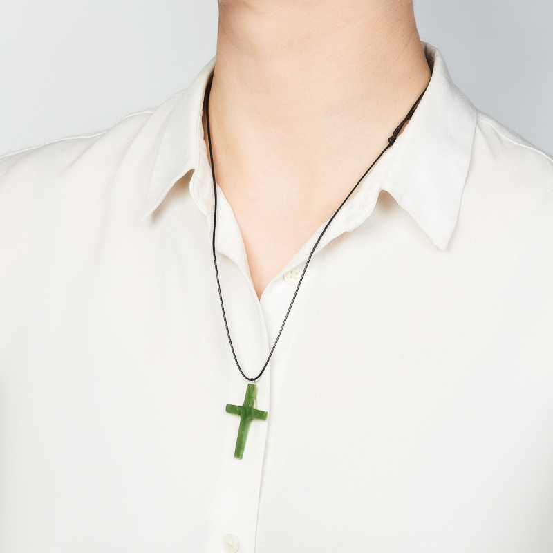 Кулон нефрит зеленый Россия (биж. сплав, текстиль) крест 4-4,5 см