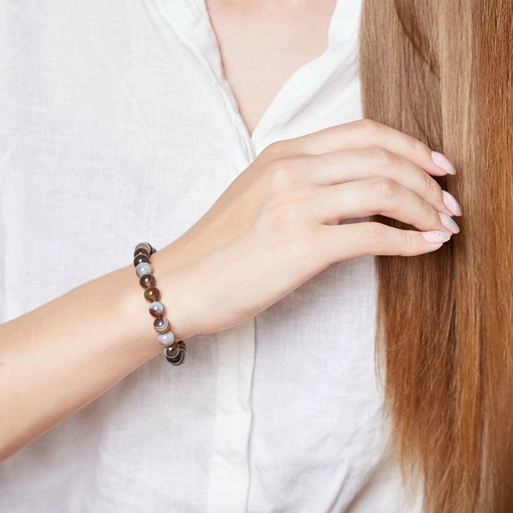 Браслет агат серый Бразилия 8 мм 17 см (+3 см) (сталь хир.)