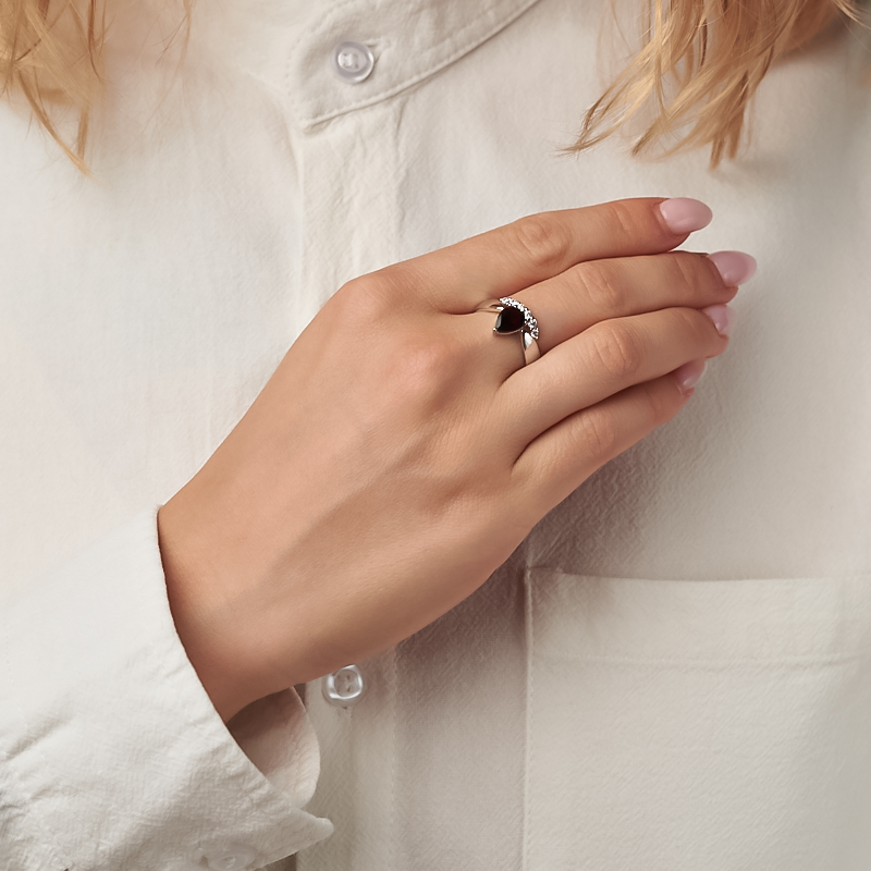 Кольцо гранат альмандин Индия (серебро 925 пр. родир. бел.) огранка размер 17,5