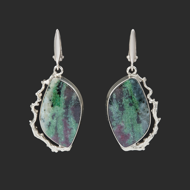 Серьги корунд в цоизите (дублет) Бразилия (нейзильбер)