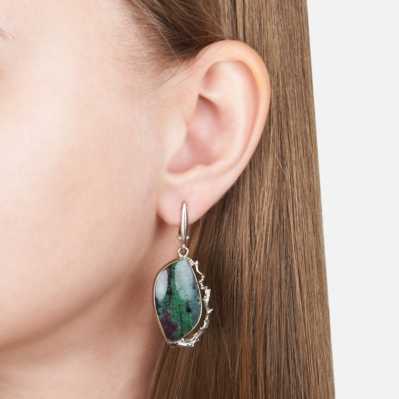 Серьги корунд в цоизите (дублет) Бразилия (нейзильбер)