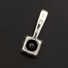 Кулон гранат альмандин Индия (серебро 925 пр. родир. бел.) квадрат огранка