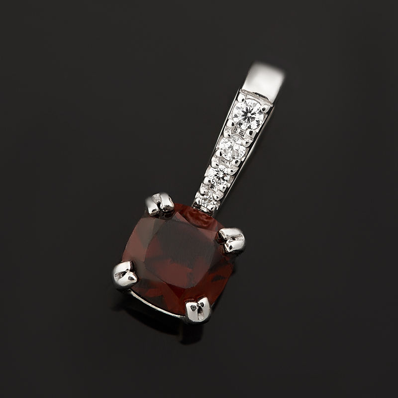 Кулон гранат альмандин Индия (серебро 925 пр. родир. бел.) квадрат огранка