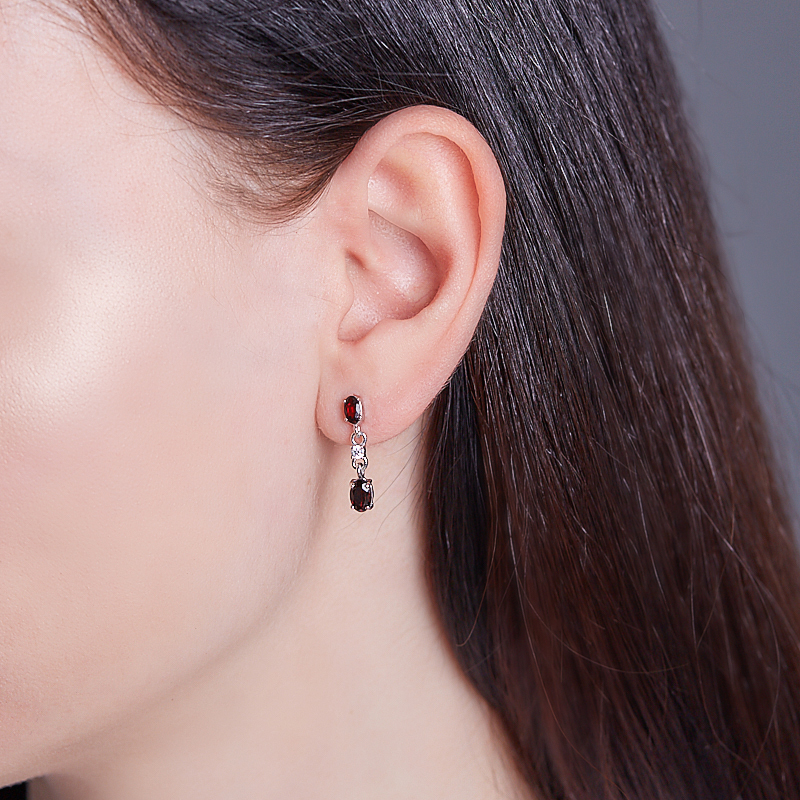 Серьги гранат альмандин Индия (серебро 925 пр. родир. бел.) пуссеты огранка