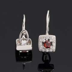 Серьги гранат альмандин Индия огранка (серебро 925 пр. родир. бел.)