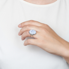 Кольцо агат голубой Намибия (серебро 925 пр. родир. бел.) размер 17