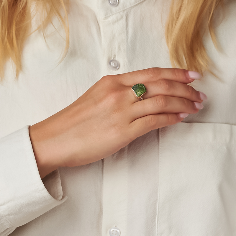 Кольцо хромдиопсид Россия (серебро 925 пр. родир. бел.) размер 18