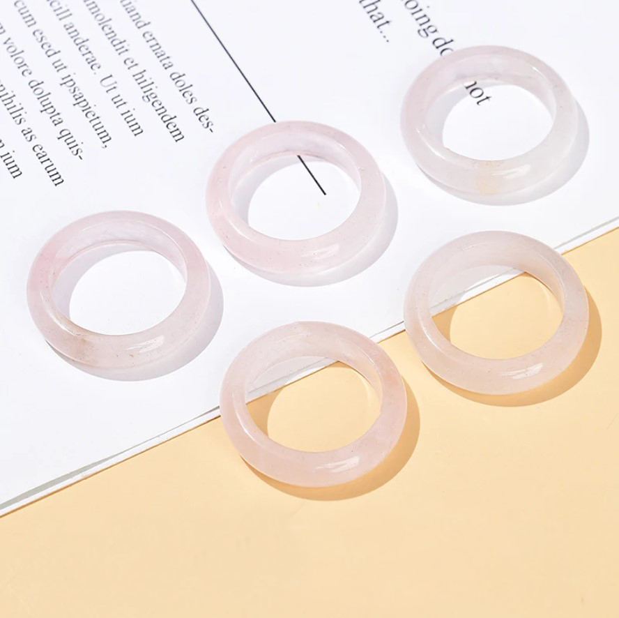 Кольцо розовый кварц Бразилия (цельное) размер 19