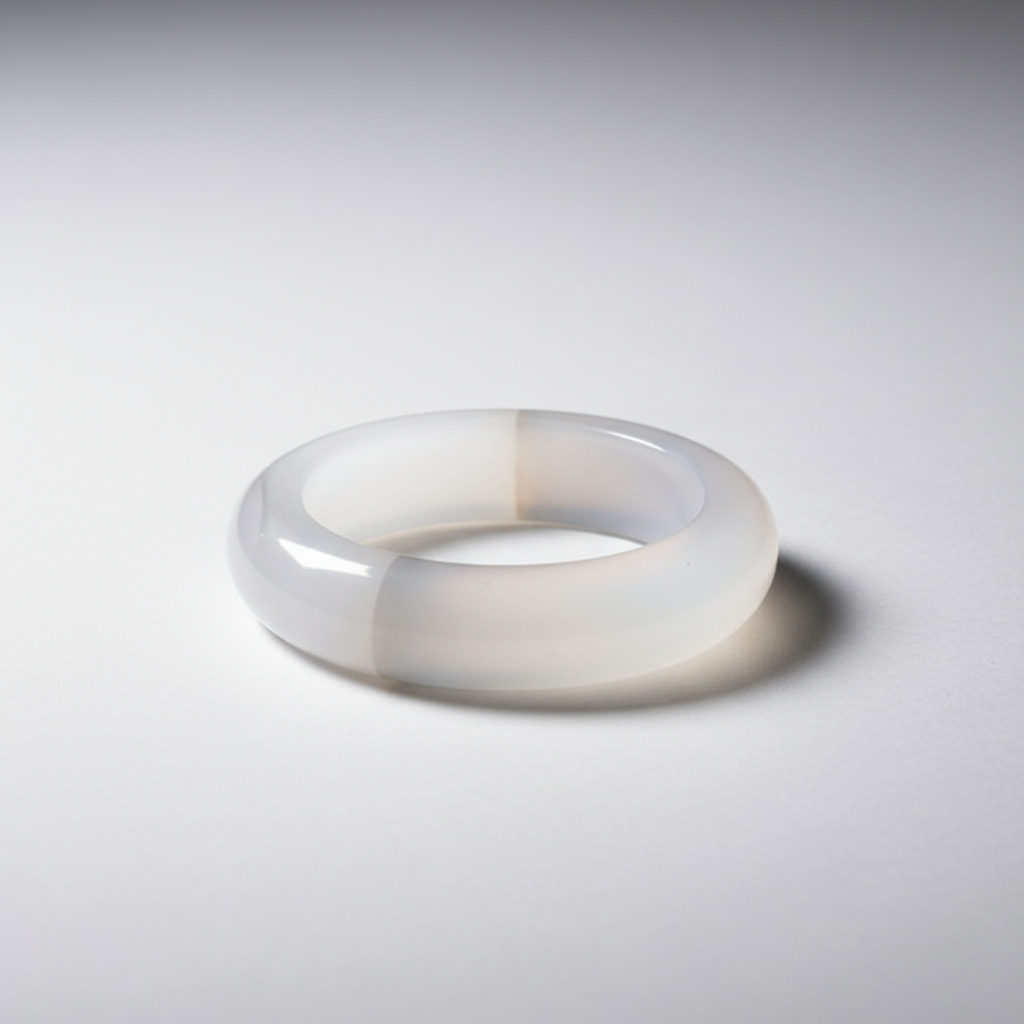 Кольцо агат белый Индия (цельное) размер 19,5