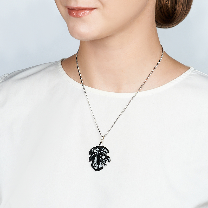 Кулон нефрит черный Россия (биж. сплав) лист 5 см