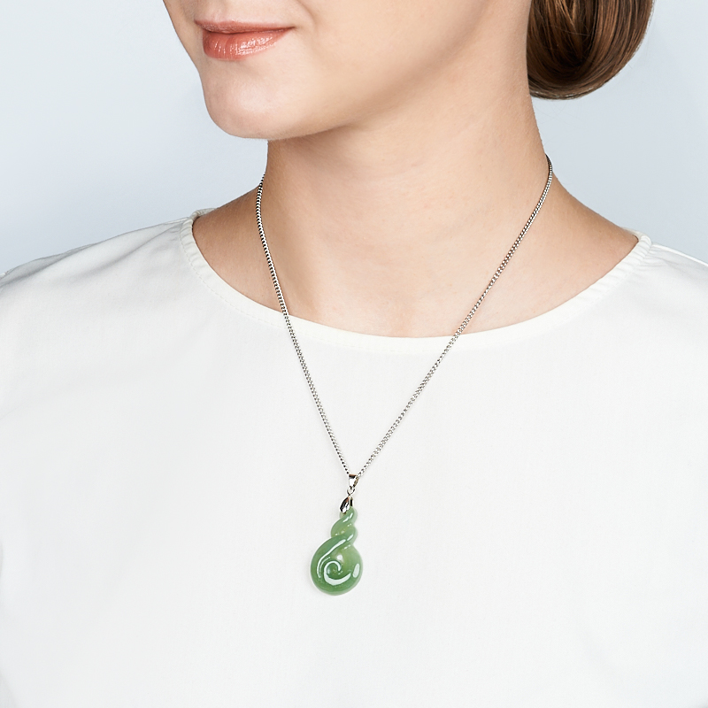 Кулон нефрит зеленый Россия (биж. сплав) 5 см