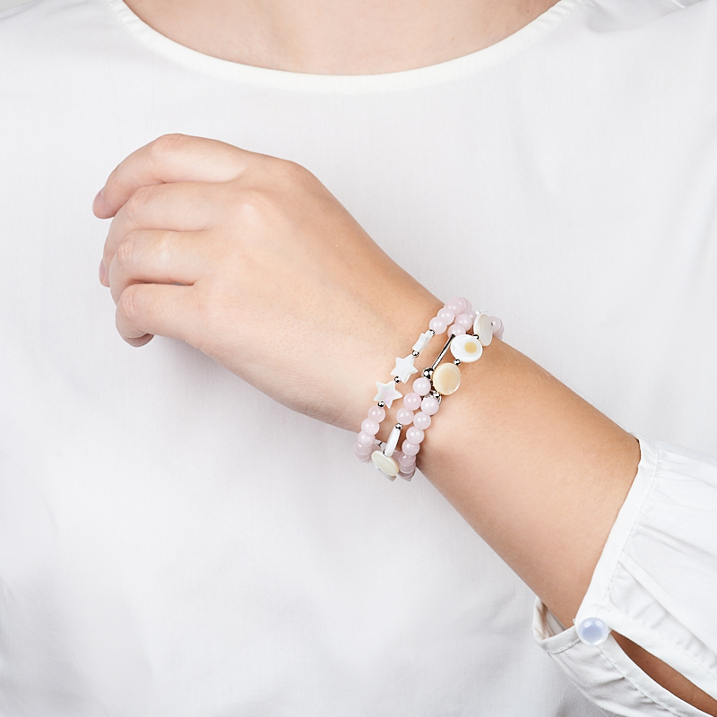 Браслет микс перламутр, розовый кварц (биж. сплав, сталь хир.) пружина 17 см (регулируемый)