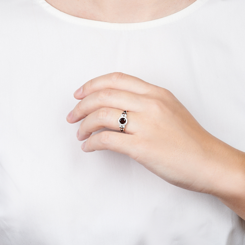 Кольцо гранат альмандин Индия (серебро 925 пр. родир. бел.) огранка размер 17,5