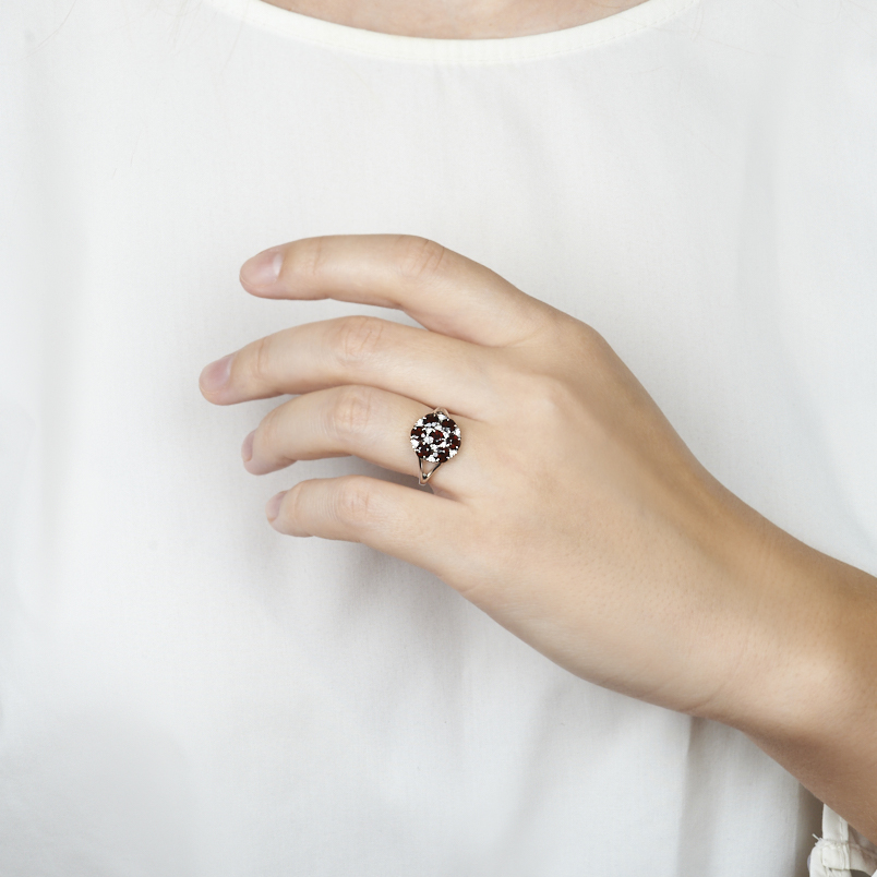 Кольцо гранат альмандин Индия (серебро 925 пр. родир. бел.) огранка размер 18,5