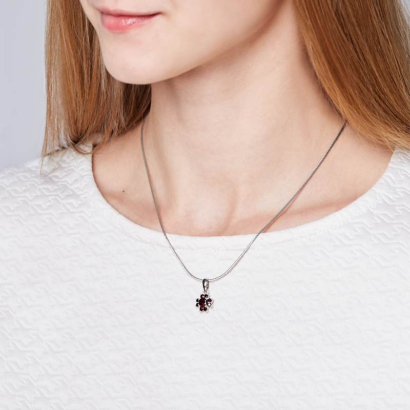 Кулон гранат альмандин Индия (серебро 925 пр. родир. бел.) огранка