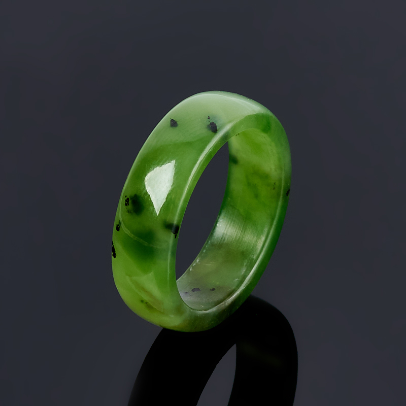 Кольцо нефрит зеленый Россия (цельное) размер 18