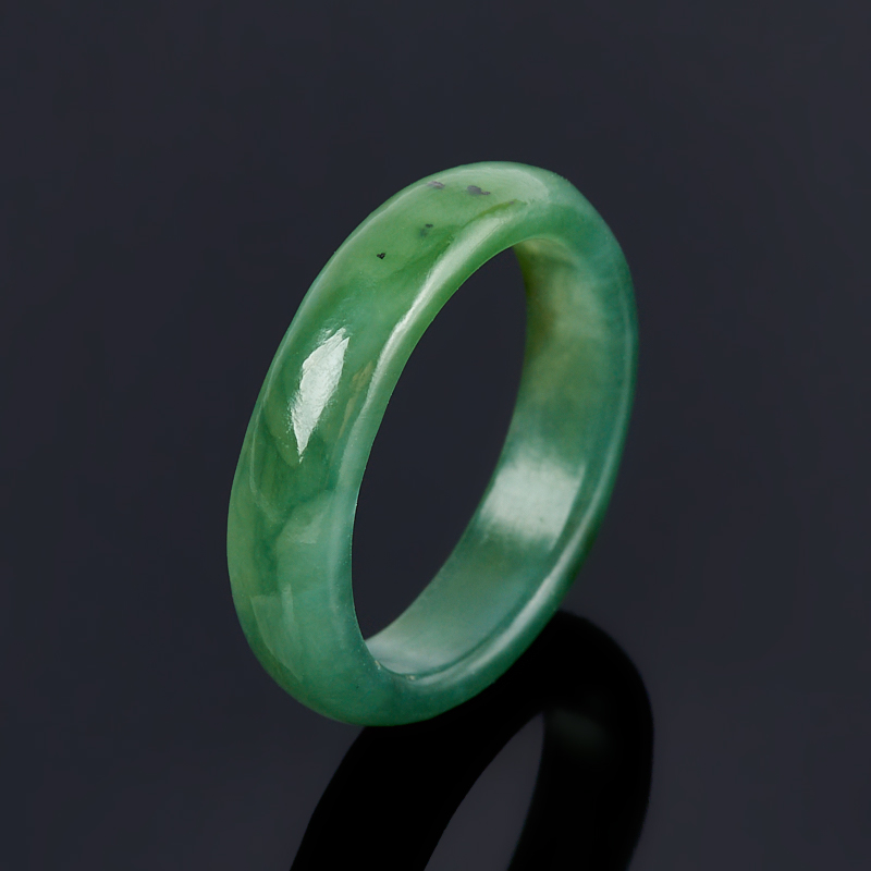 Кольцо нефрит зеленый Россия (цельное) размер 18,5