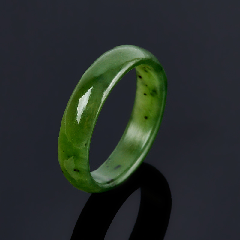 Кольцо нефрит зеленый Россия (цельное) размер 18,5