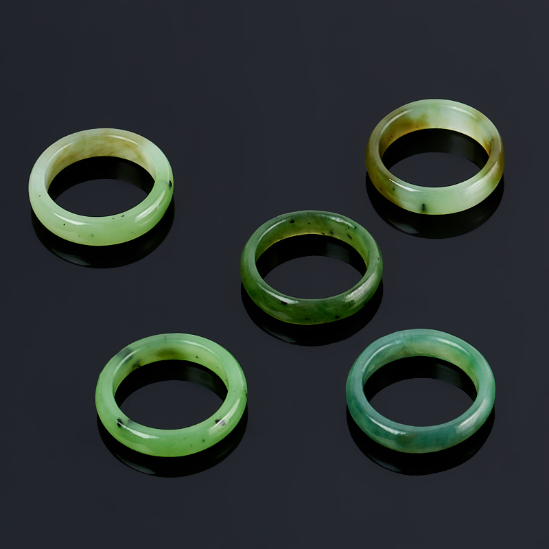Кольцо нефрит зеленый Россия (цельное) размер 18,5