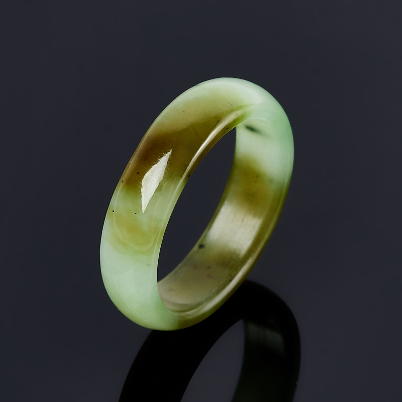 Кольцо нефрит зеленый Россия (цельное) размер 18,5