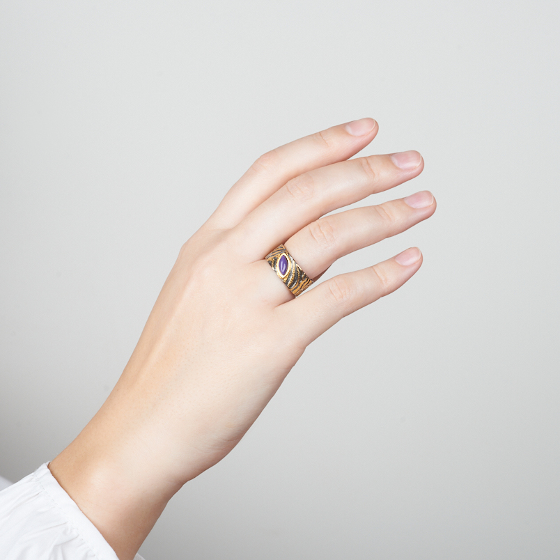 Кольцо чароит Россия (серебро 925 пр. позолота, родир. черн.) размер 19