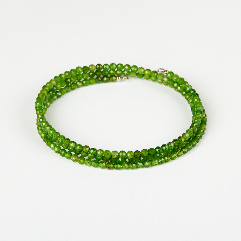 Браслет хромдиопсид Россия (биж. сплав, сталь хир.) пружина 3 мм 17 см (регулируемый)