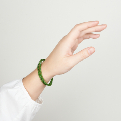 Браслет хромдиопсид Россия (биж. сплав, сталь хир.) пружина 3 мм 17 см (регулируемый)