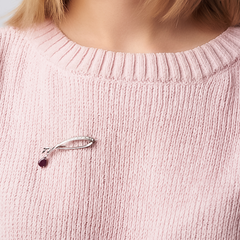 Брошь рубин Мьянма (серебро 925 пр. родир. бел.) огранка