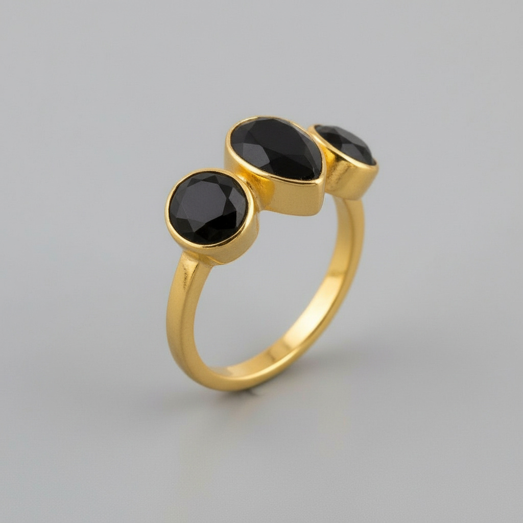 Кольцо оникс черный Пакистан огранка (латунь позолота) размер 17,5