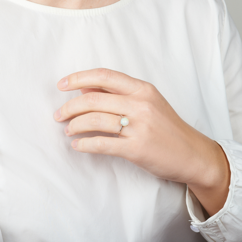 Кольцо опал благородный белый Эфиопия (серебро 925 пр.) размер 18