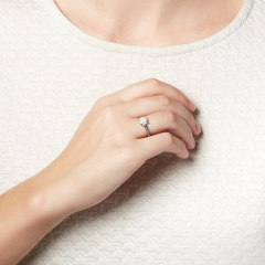 Кольцо опал благородный белый Эфиопия (серебро 925 пр.) размер 19