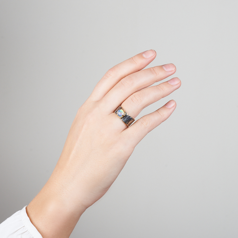 Кольцо опал благородный белый Эфиопия (серебро 925 пр. позолота, родир. сер.) размер 19