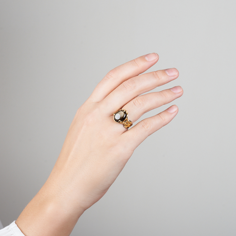 Кольцо звездчатый корунд Нигерия (серебро 925 пр. родир. сер. позолота) размер 18,5