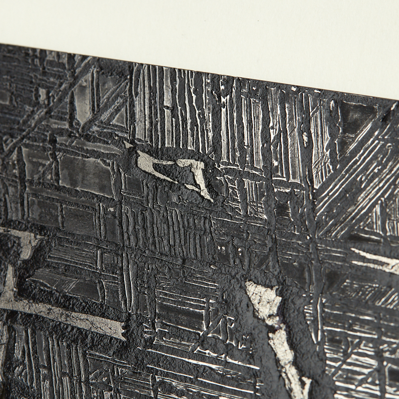 Срез метеорит Китай 9-12&nbsp;см (в рамке)