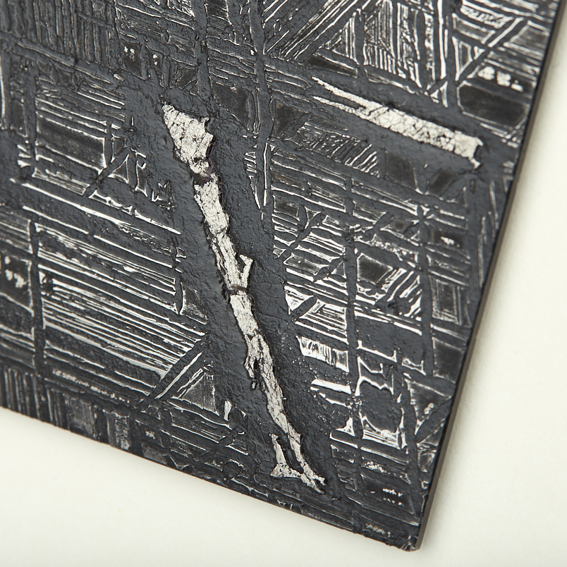 Срез метеорит Китай 9-12&nbsp;см (в рамке)