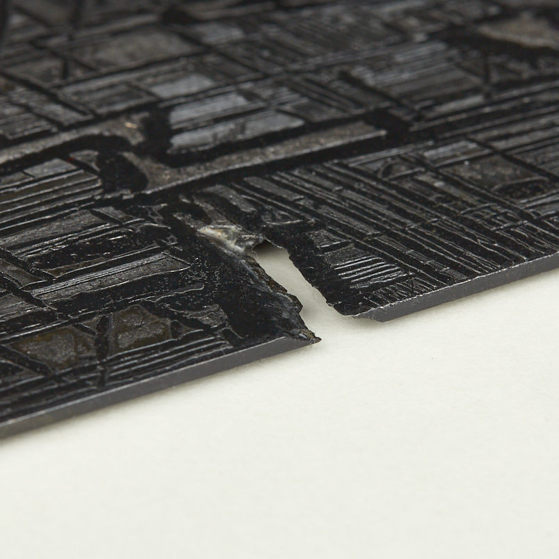 Срез метеорит Китай 9-12&nbsp;см (в рамке)