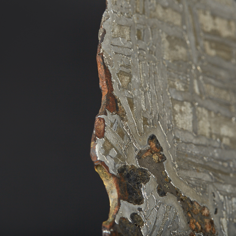 Срез метеорит Россия 16-20 см (на подставке)