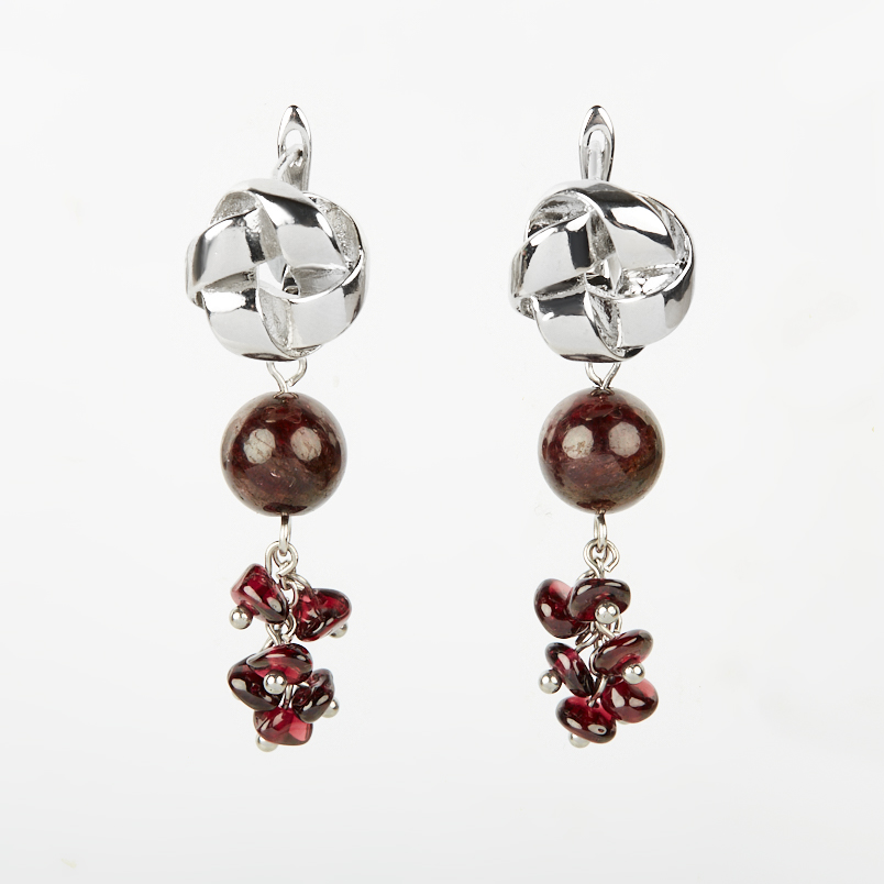Серьги гранат альмандин Индия (биж. сплав родир. бел., сталь хир.)