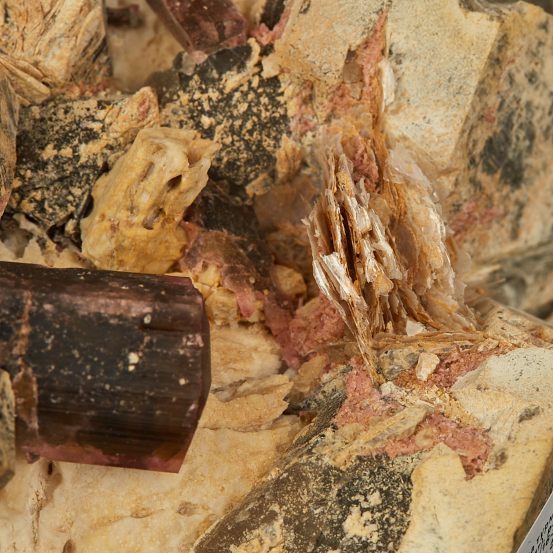 Друза турмалин розовый (рубеллит), раухтопаз Россия (16-20 см)