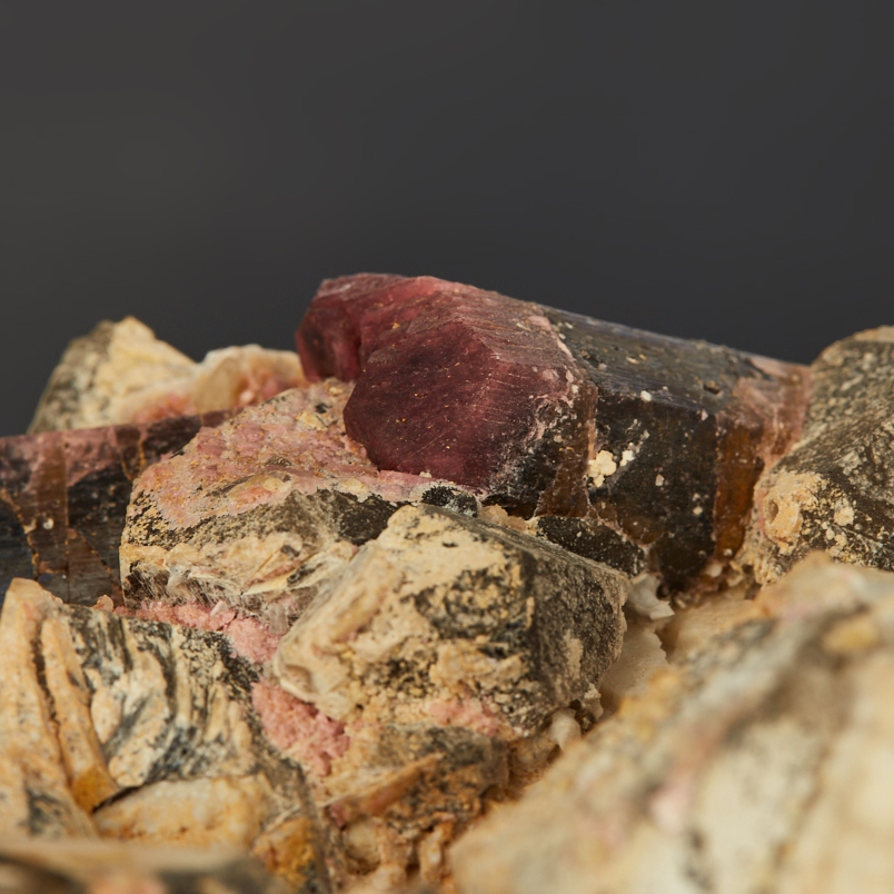 Друза турмалин розовый (рубеллит), раухтопаз Россия (16-20 см)