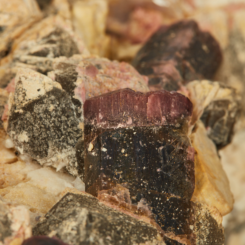 Друза турмалин розовый (рубеллит), раухтопаз Россия (16-20 см)