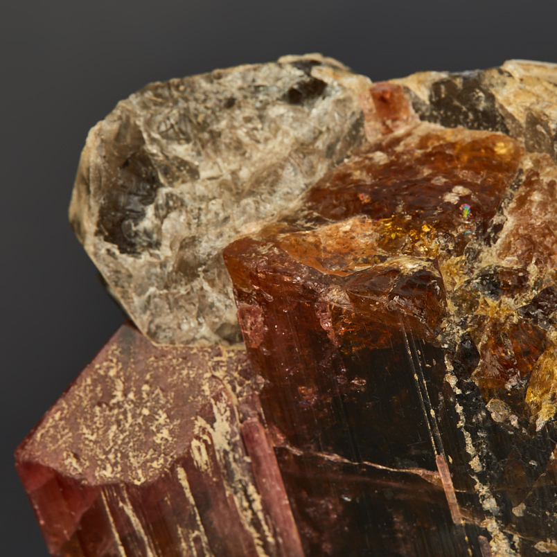 Образец турмалин полихромный Россия (в породе) (12-16&nbsp;см)