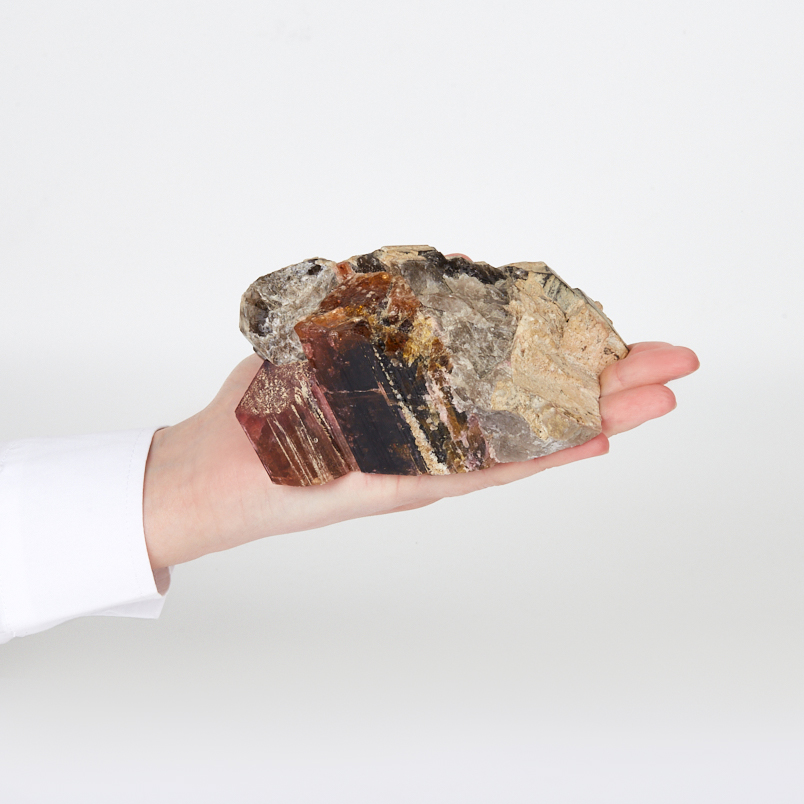Образец турмалин полихромный Россия (в породе) (12-16&nbsp;см)