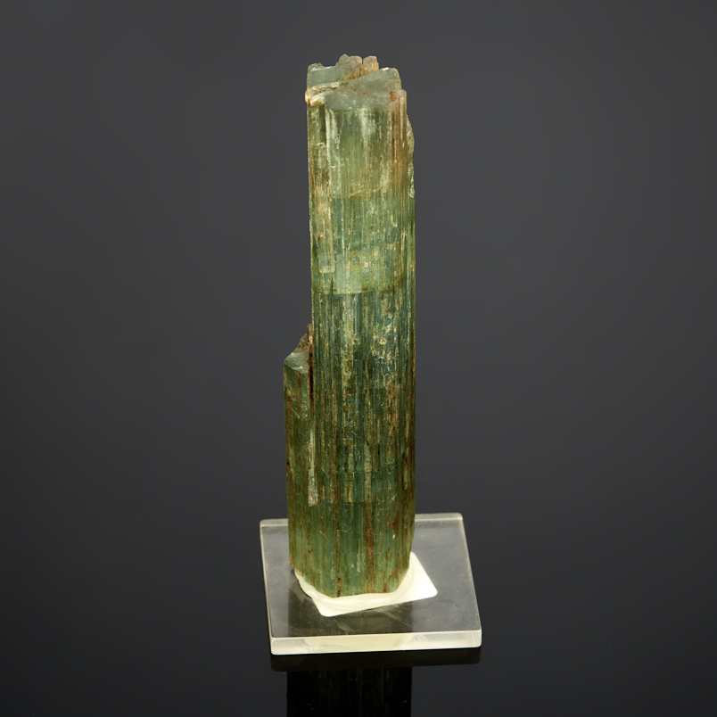 Кристалл аквамарин на подставке Россия (12-16 см)