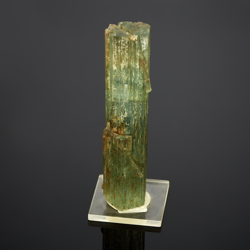 Кристалл аквамарин на подставке Россия (12-16 см)