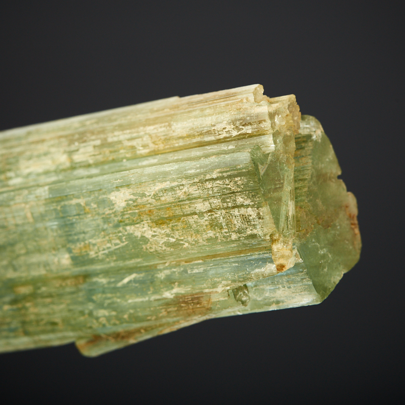 Кристалл аквамарин на подставке Россия (12-16 см)