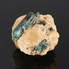 Образец апатит синий, кальцит Россия (7-12 см)