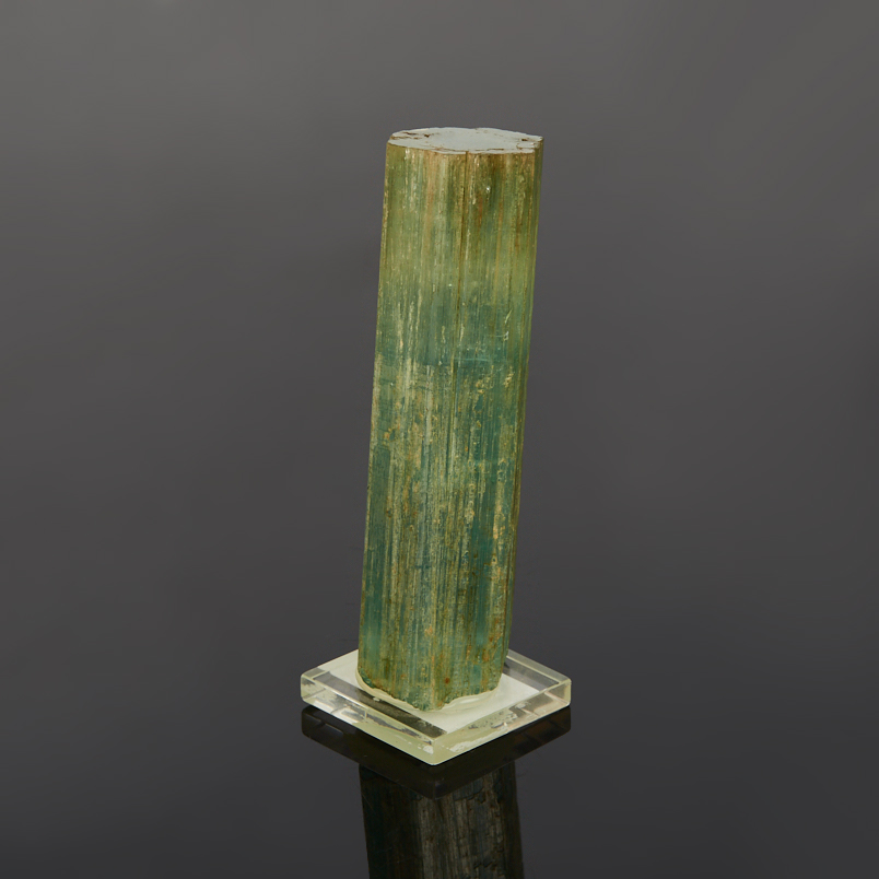 Кристалл аквамарин Россия (ограненный) (7-12 см)