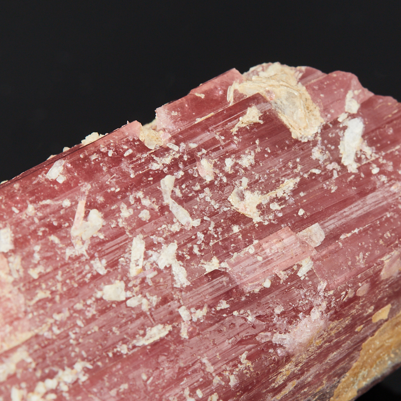 Кристалл турмалин розовый (рубеллит) Россия (4-7 см)